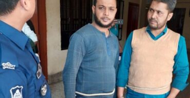 সাংবাদিককে ধরে কোমরে রশি বেঁধে আদালতে প্রেরণ