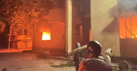 সোনাগাজীতে সাবেক সেনা কর্মকর্তার বাড়িতে ভাঙচুর-আগুন