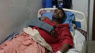 স্থানীয় বখাটেদের হামলায় যুবলীগ সভাপতি দুলাল আহত