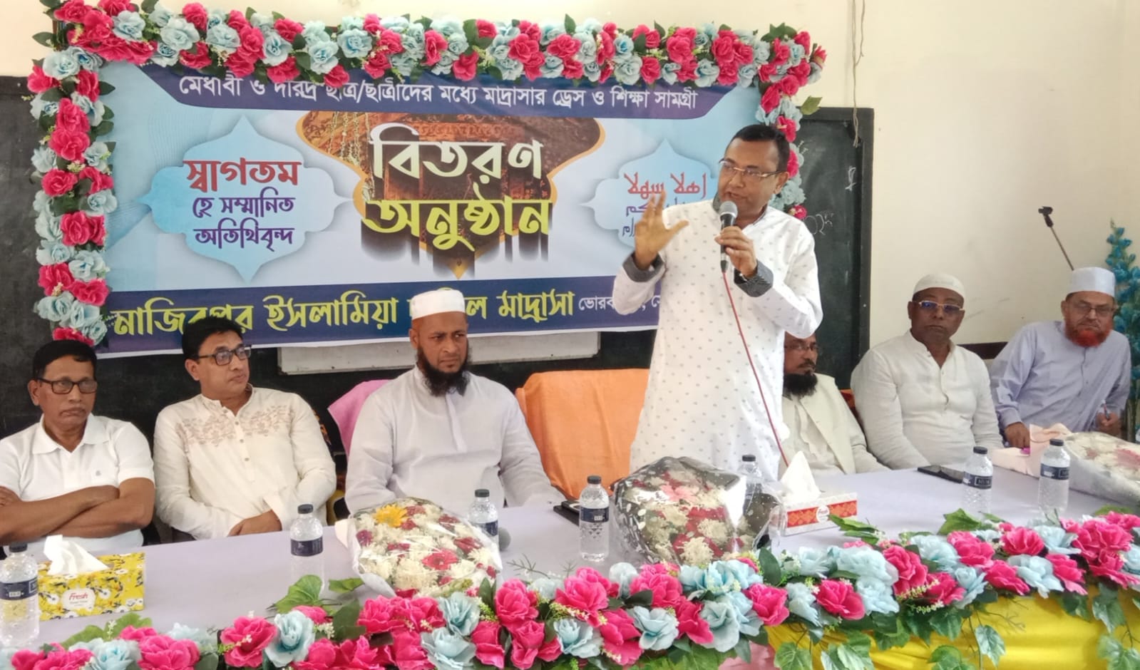 নাজিরপুর ইসলামিয়া দাখিল মাদ্রাসায় মেধাবী ও দরিদ্র শিক্ষার্থীদের মাঝে শিক্ষা উপকরণ বিতরণ