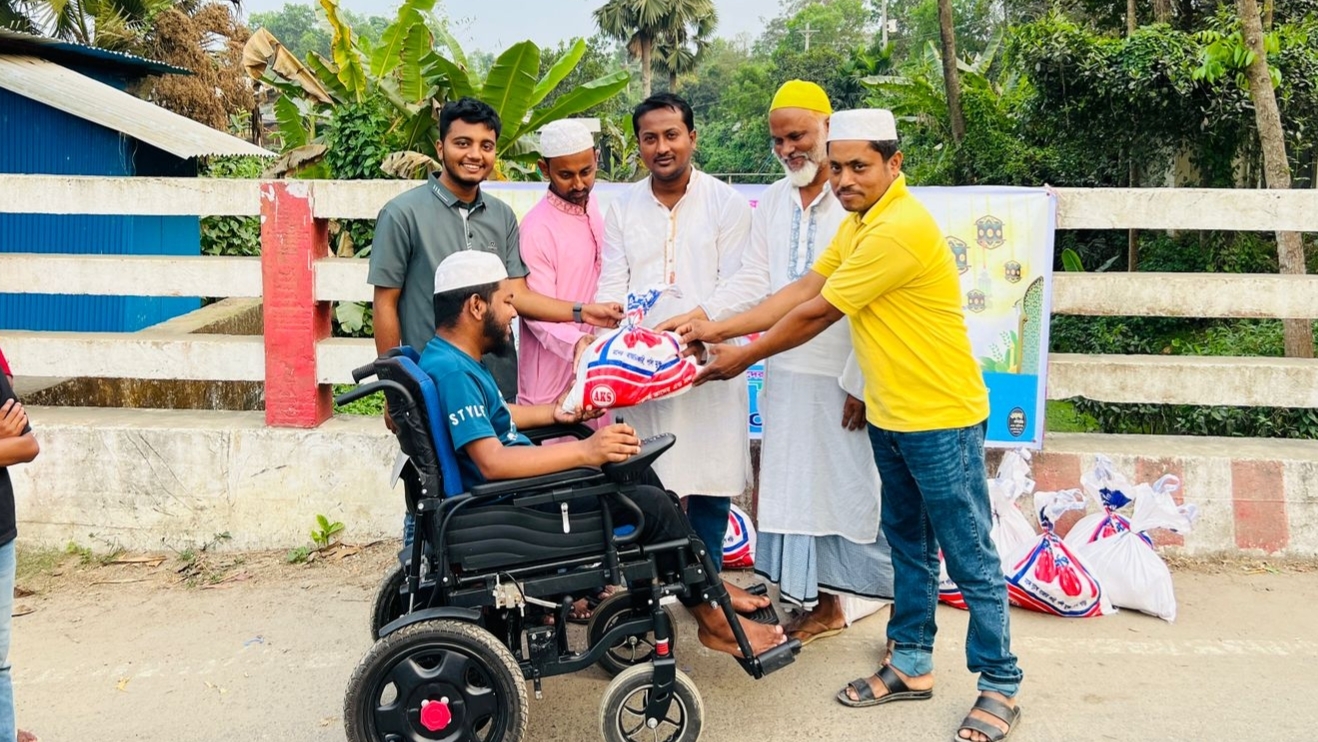 প্রত্যহ ফাউন্ডেশন এর উদ্যোগে প্রথমবারের মতো ঈদ সামগ্রী বিতরন